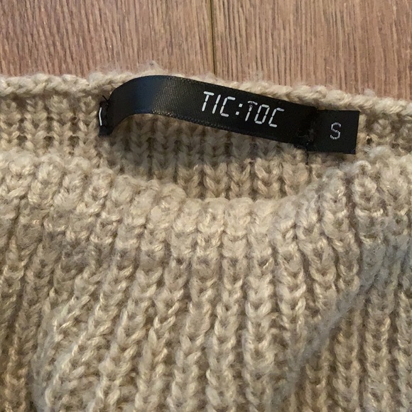 Adorable Crop tan sweater size Small - Picture 6 of 12